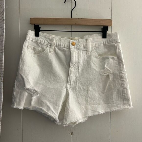 White Universal Threads shorts Goods Co.
Size: 10R - Picture 1 of 4